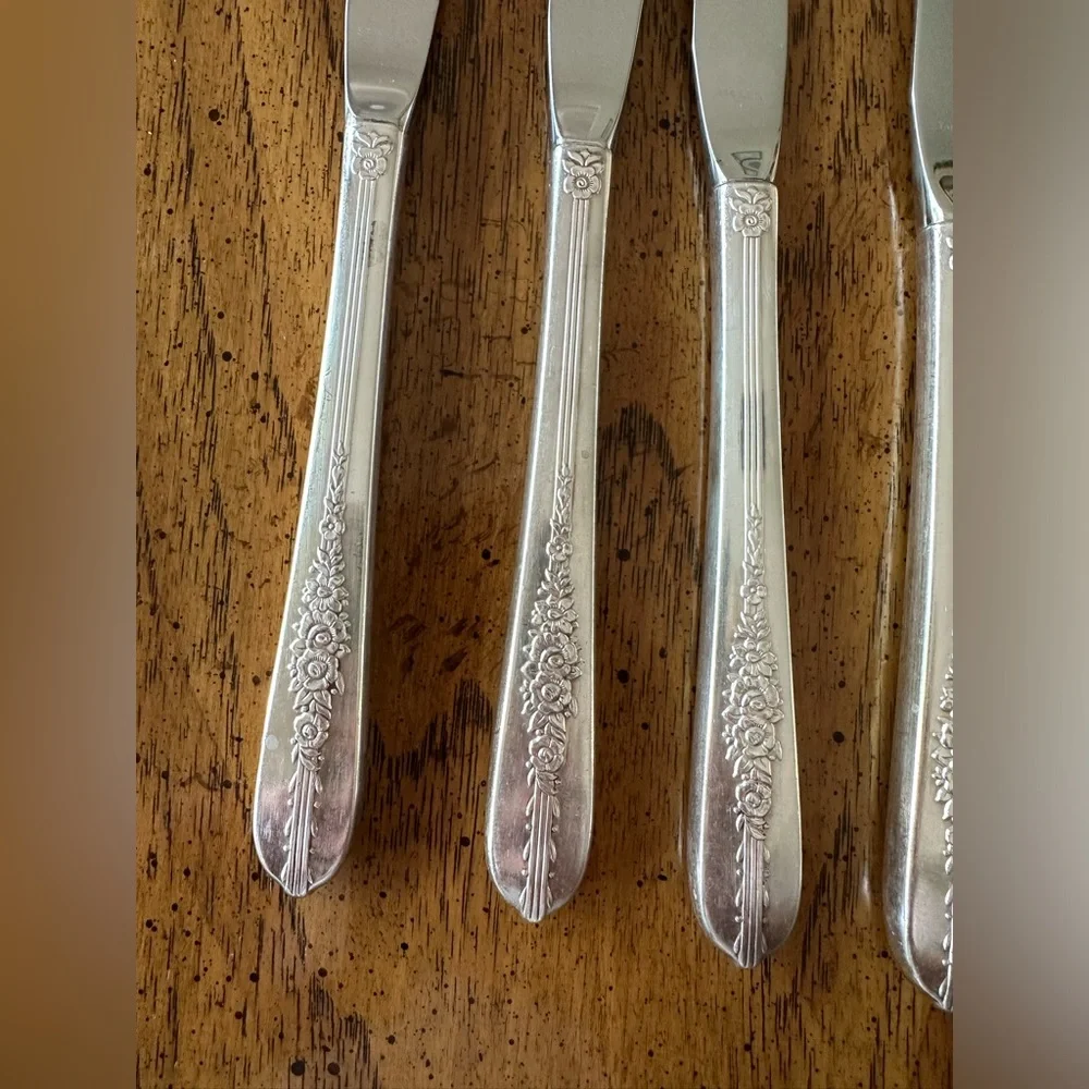 Vintage Nobility, silver plate 1939 Royal Rose Knives set of 6. Preowned